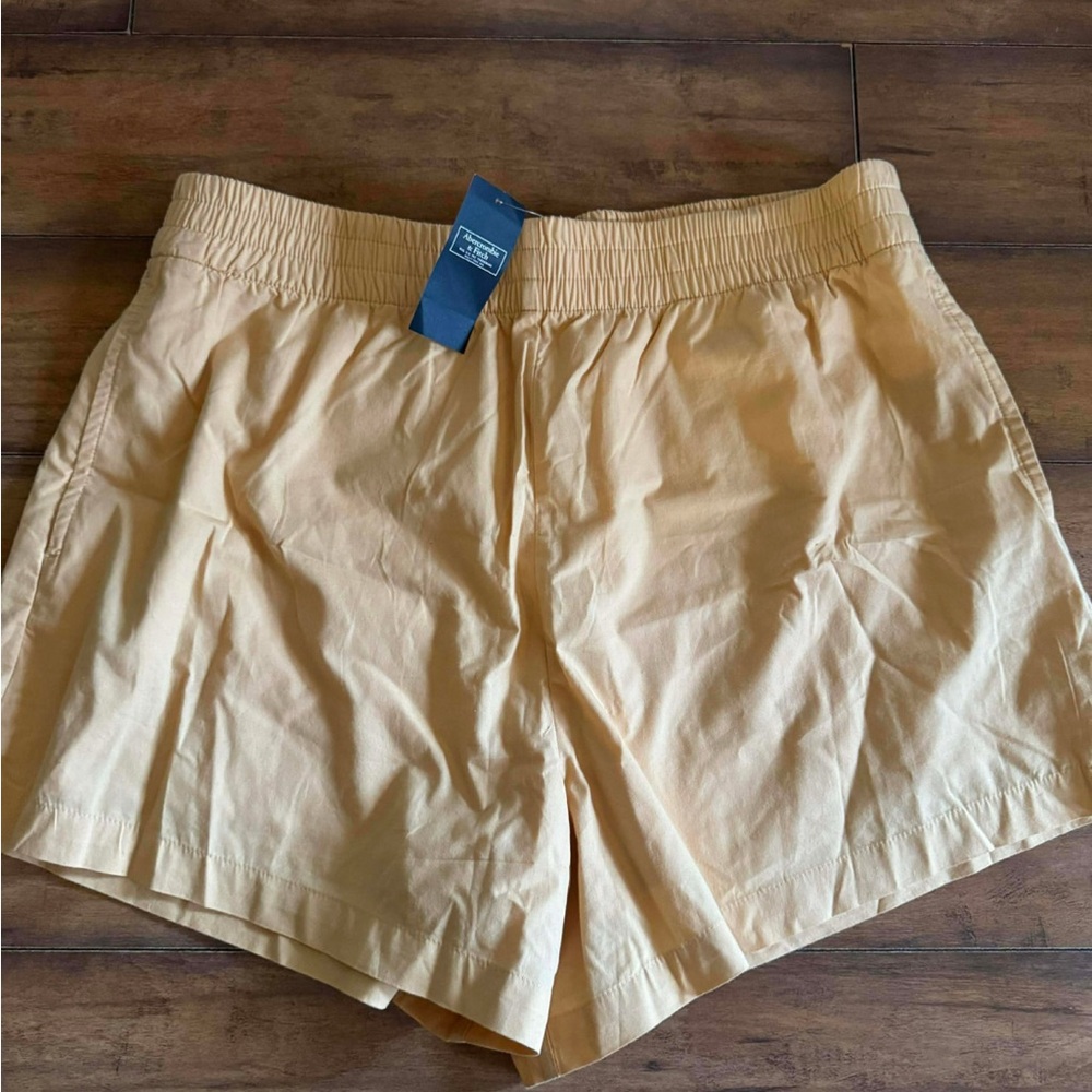 Abercrombie & Fitch Women's Beige Cargo Shorts